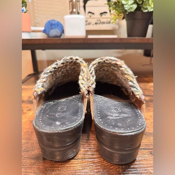 Dansko Brown Leather Knit Clogs Size 39EU (8.5/9US) - Picture 3 of 14